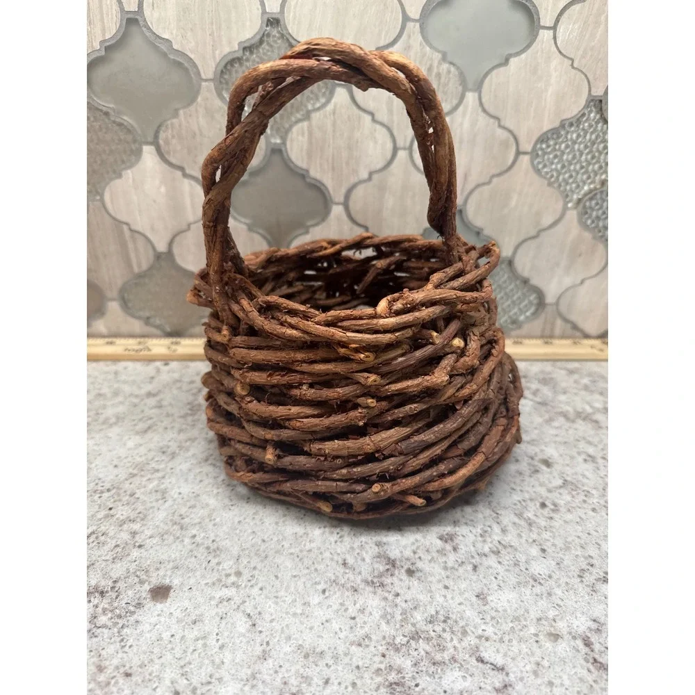 Rustic Grapevine Twig Basket Hand Woven Primitive Farmhouse Decor‎ Brown 8 Inch